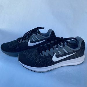 Nike Women’s Zoom Structure 20 sneakers cross train run walk Size 7.5 Black Gray
